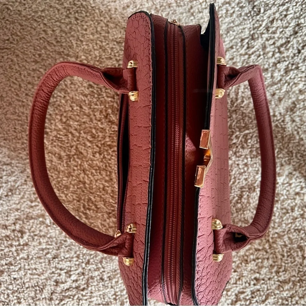NWOT 🥀 Women's Crocodile Pattern Handle / Satchel Purse - Picture 4 of 9
